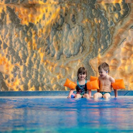Hotel Park Kajetany Nadarzyn Kültér fotó