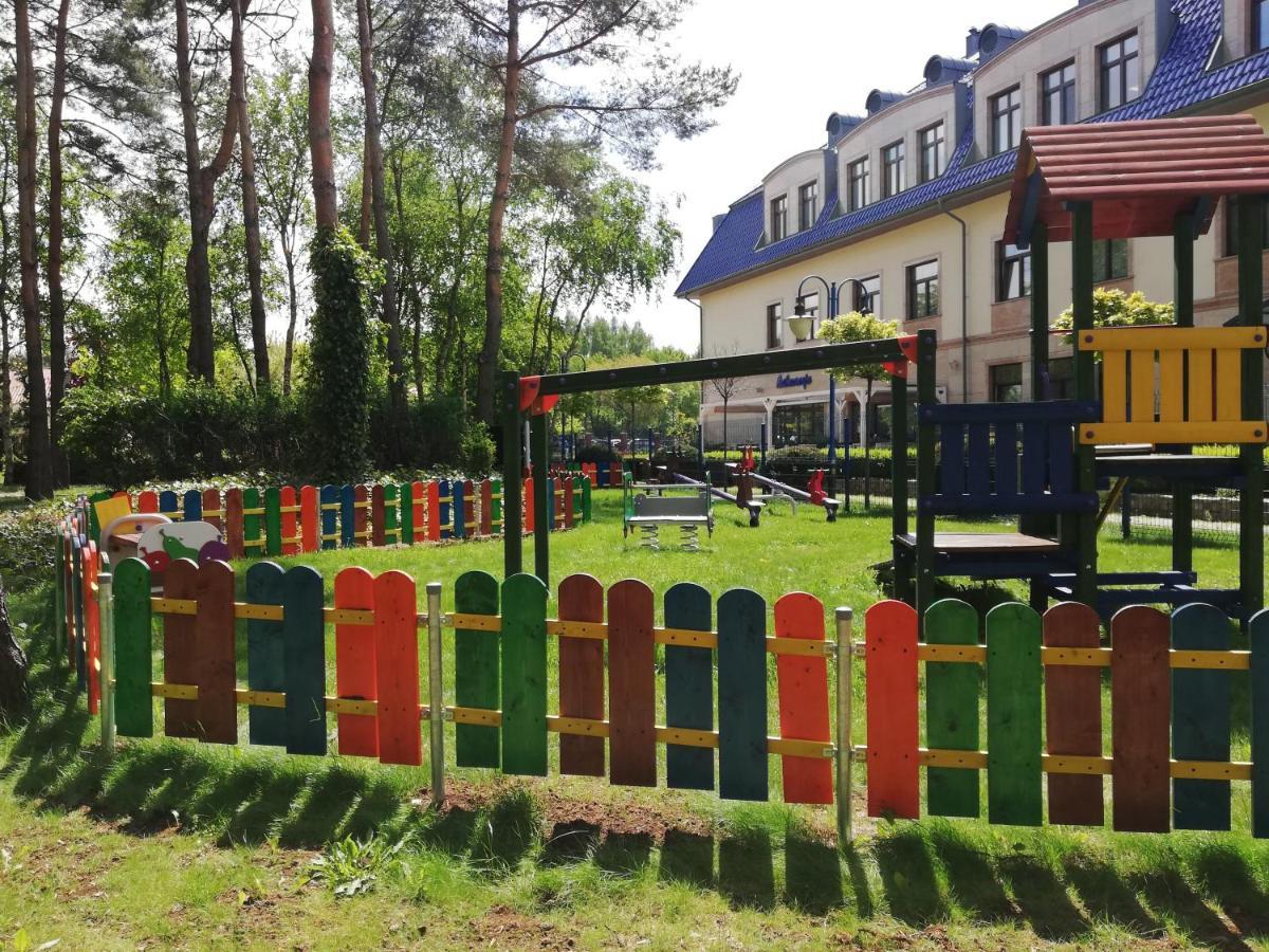 Hotel Park Kajetany Nadarzyn Kültér fotó