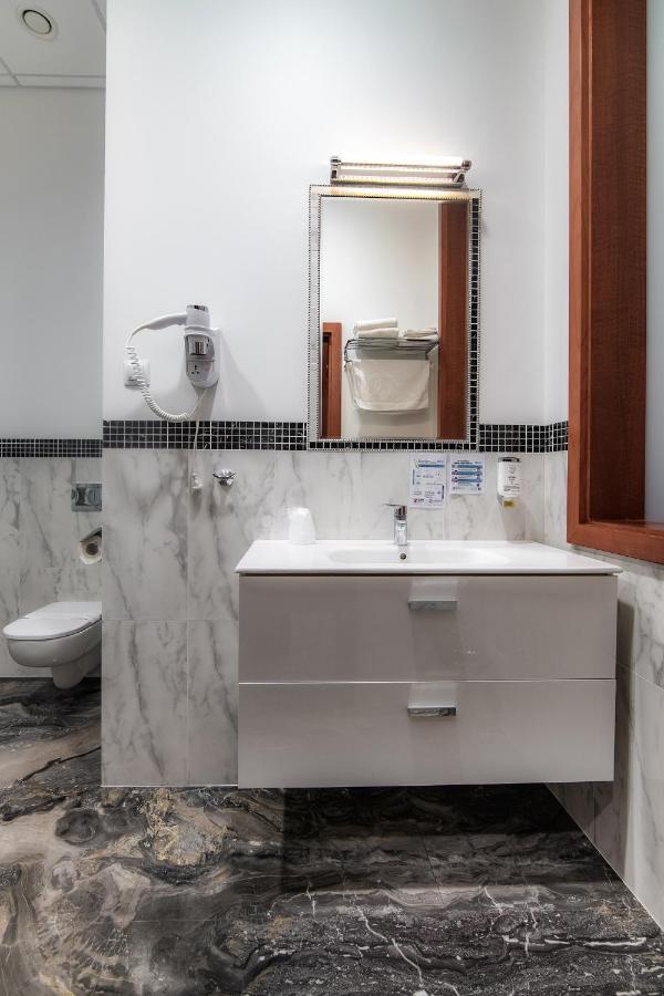 Hotel Park Kajetany Nadarzyn Kültér fotó