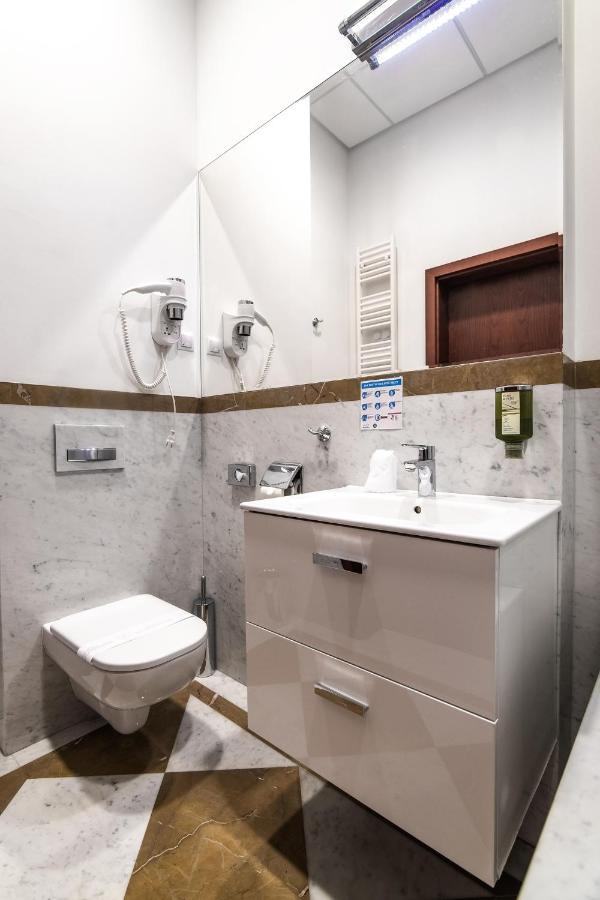 Hotel Park Kajetany Nadarzyn Kültér fotó