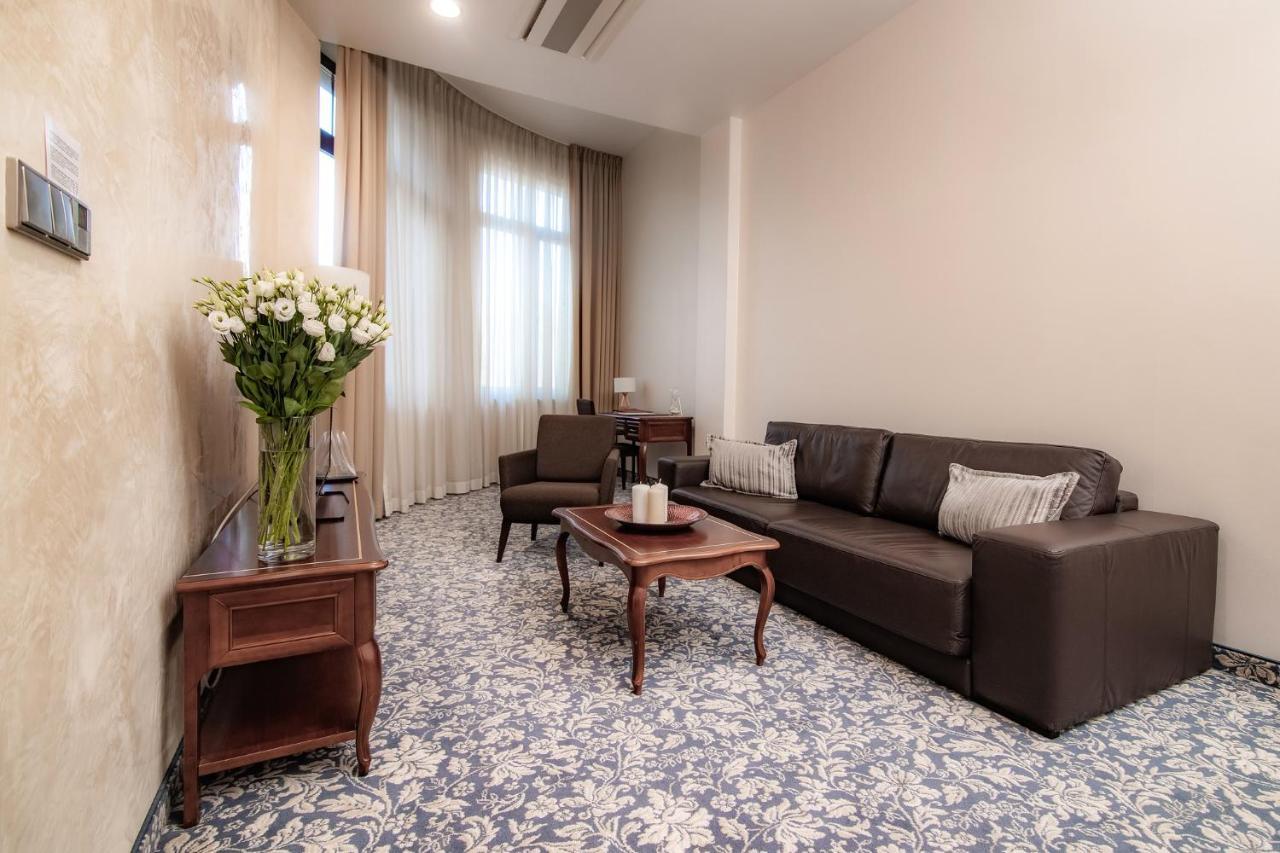 Hotel Park Kajetany Nadarzyn Kültér fotó